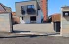 Cladire moderna, superfinisata 500 mp, compus din 4 apartamente, teren - 4