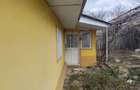 vand casa in centrul satului Stoisesti, com. Banca, jud. Vaslui - 3