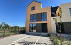 Casă cu 5 camere cu Teren 277 Mp în Sisești - 3