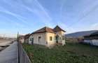 4.443 mp pozi?iona?i direct la DJ678A, cu 39,57 m front stradal . - 14