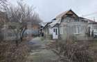 Casa cu acoperisul ars cu teren intravilan, 764 mp, zona Razvad - 7