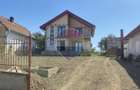 Casa / Vila cu 4 camere de vanzare