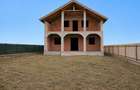 Casa la rosu pret 89,000 euro ( negociabil) - 3