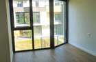 Casă cu 7 camere cu Teren 320 Mp în Vlădesti - 12