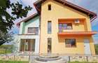 Casă individuală cu 8 camere cu Teren 1100 Mp în Moșnița Nouă - 1