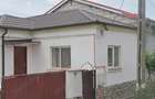 Casă cu 4 camere în Central - 1