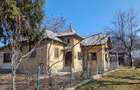 Casă cu 5 camere cu Teren 1711 Mp în București - 1