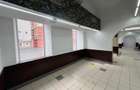 Spațiu comercial, de 320 mp, în Central - 4