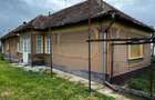 Casă cu 3 camere cu Teren 2974 Mp în Central - 1