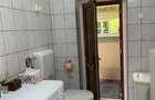 Vand casa situata central , str.L.Rebreanu , langa parcul din strand