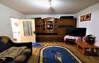 Vand urgent apartament apartament 3 camere semidecomandate , situat langa bazinul de inot, etaj 4 ,cu sarpanta, centrala termica - 3