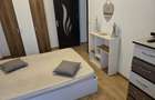 3 camere, mobilat nou, et 1, centrala, 2 balcoane, parcare