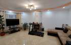 Casă cu 4 camere cu Teren 500 Mp în Central - 1