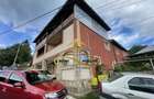 Casă cu 5 camere cu Teren 440 Mp în Moinești - 2