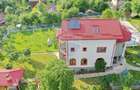 Casă / Vilă cu 8 camere de vânzare - 50