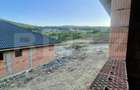 Casa la rosu, la doar 5 km de Bistrita, intr-o zona linistita