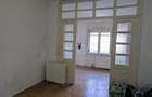Vand apartament cu 3 camere pe Str Independentei - 8