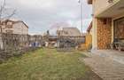 Casă / Vilă cu 4 camere de vânzare în zona Tractorul - 25