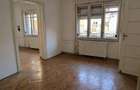 Vand apartament cu 3 camere pe Str Independentei - 10