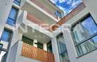 Apartament cu 3 camere semidecomandat în Central - 4