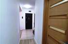 Apartament cu 4 camere decomandat în Tractorul - 40