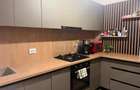 Casă cu 3 camere cu Teren 250 Mp în Central - 2