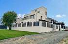 Vila cu Arhitectura Moderna - Vedere la Lac - 1