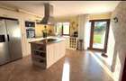 Vila P+E+M 350mp + casa de oaspeti situata la 11 km de Targoviste - 7