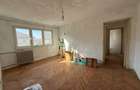 Apartament cu 3 camere semidecomandat în Dacia - 1
