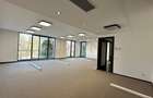 Apartament cu 5 camere decomandat în Capitale - 2