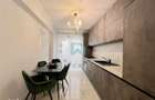 Apartament cu 3 camere de vanzare, 3 balcoane si 2 locuri de parc