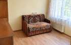 Apartament cu 3 camere, finisat, mobilat si utilat, cu geam la baie si balcon, zona Flora - 2