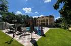 Conac victorian cu 2052 mp teren | două piscine încălzite - 3