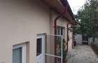 Casa cu 3 camere , bucatarie,baie, centrala,renovata in 2015 situata la 8,5 Km de Selgros Craiova - 3