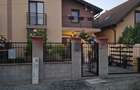 Casa de vanzare cu 4 camere ?i curte