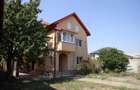 Casă cu 4 camere cu Teren 2900 Mp în Central - 2