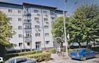 Apartament de vanzare - 3 camere, decomandat, etaj 2, Titu Central - 1