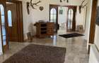 Casă cu 4 camere cu Teren 2750 Mp în Central - 1