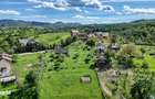 Teren Intravilan 2.000 Mp In Pestera Moieciu, Izvor Propriu , Asfalt - 16