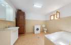 Casă cu 3 camere cu Teren 300 Mp în Central - 10
