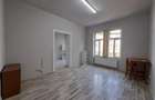 Apartament cu 3 camere semidecomandat în Central - 1