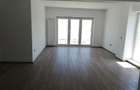 Apartament cu 3 camere decomandat în Tractorul - 3