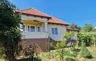 Casă cu 5 camere cu Teren 10426 Mp în Est - 2