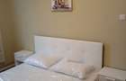 Inchiriez apartament, doua camere, etajul 1. - 3