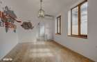 In Cartierul Evreiesc, casa 3 camere pivnita si mansarda open space.
