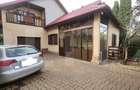 Casă cu 6 camere cu Teren 458 Mp în Central - 1