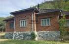 Casă cu 2 camere cu Teren 3857 Mp în Brad - 4