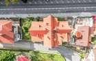 Casă individuală cu 9 camere cu Canalizare în Central - 9