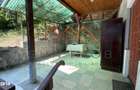 Vila de vanzare, teren 3100 mp, 7 camere, 6 grupuri sanitare, 3 CT, an - 6