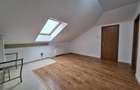 Persoana fizica vand apartament tip mansarda 3 dormitorare + living cu bucatarie open space, situat pe Strada Florilor - 5